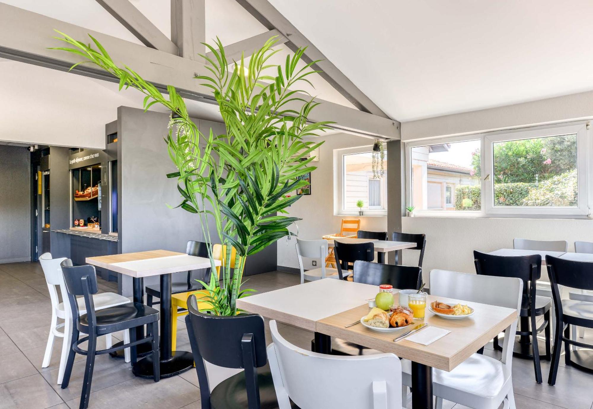 B&B Hôtel Narbonne  Buitenkant foto