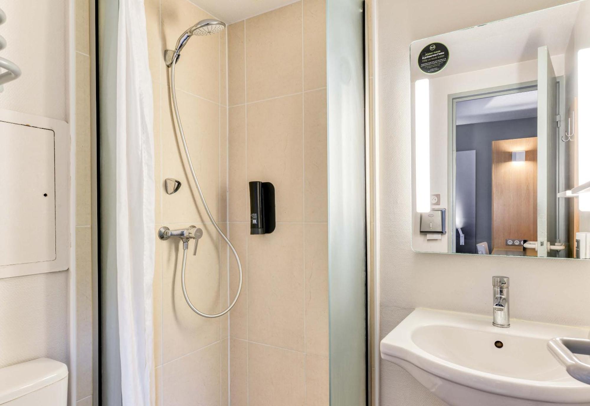 B&B Hôtel Narbonne  Buitenkant foto